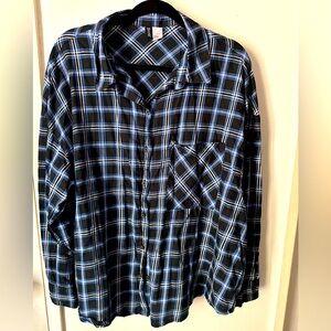 Women’s H&M blue and white button up flannel shirt